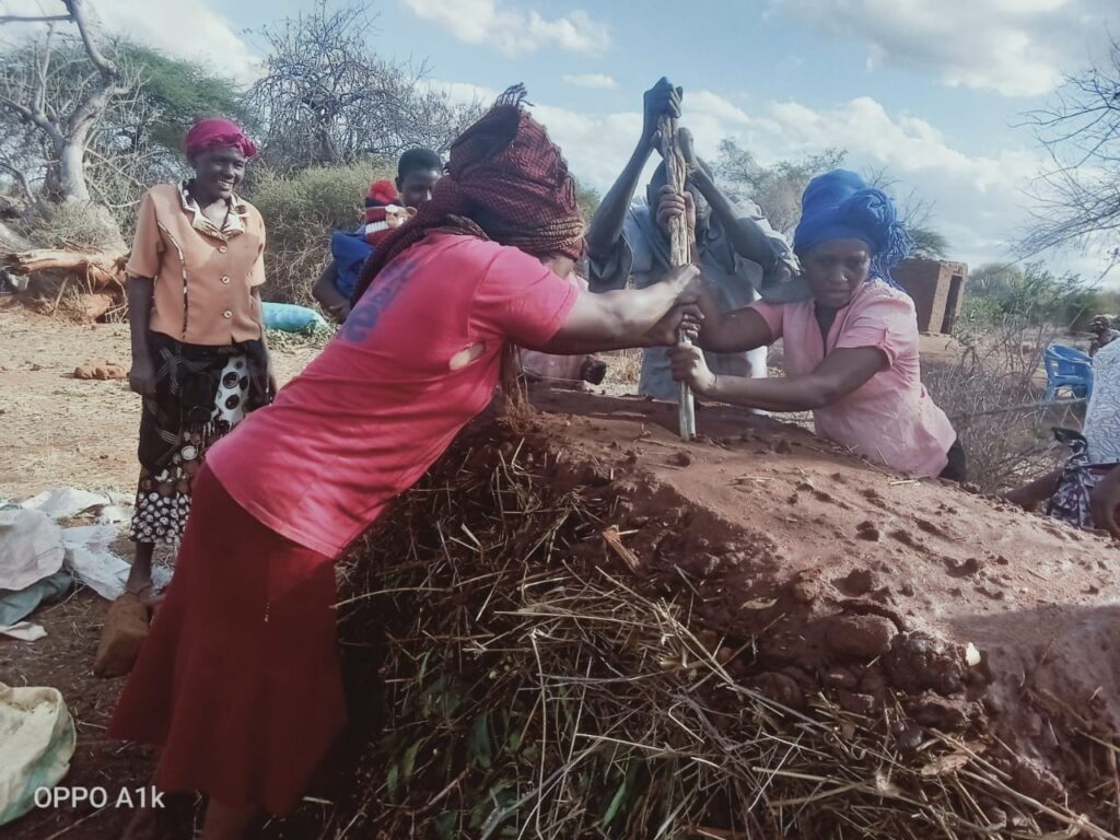 team-makueni-compost-making (1)